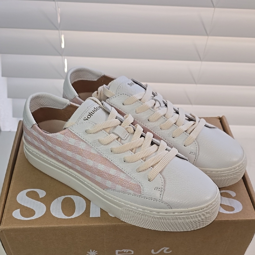 Soludos Women's White and Pink Sneakers